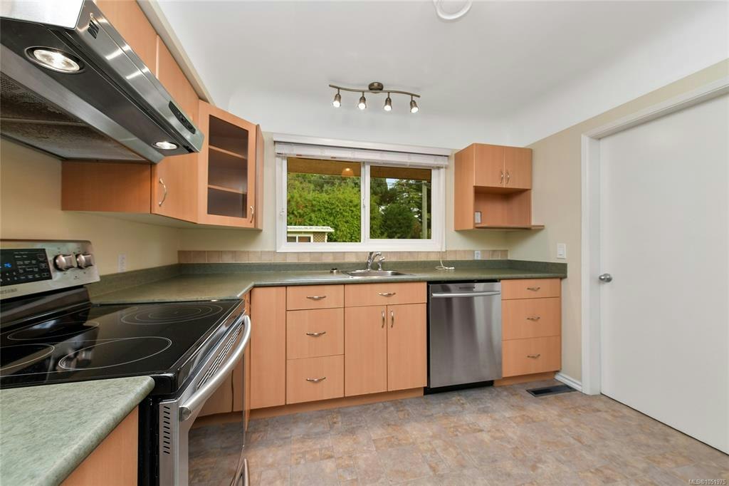 3213 Aldridge Street, Saanich, BC, V8P 4L7 - 10