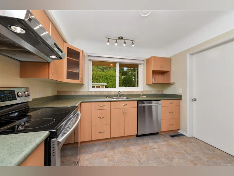 3213 Aldridge Street, Saanich, BC, V8P 4L7 - 10