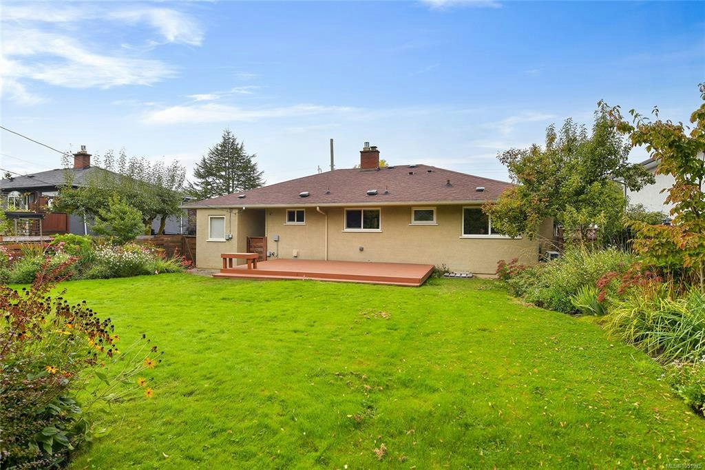 3213 Aldridge Street, Saanich, BC, V8P 4L7 - 24