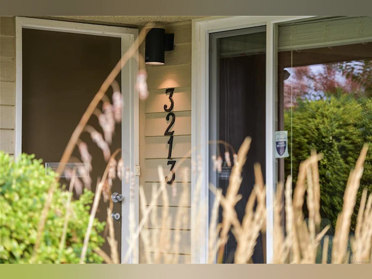 3213 Aldridge Street, Saanich, BC, V8P 4L7 - 31