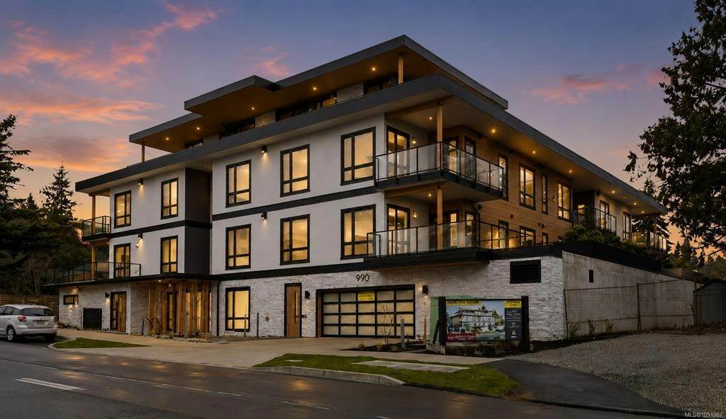 205-990 Doumac Avenue, Saanich, BC, V8Y 1M4