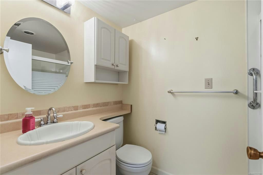 207-9560 Fifth Street, Sidney, BC, V8L 2W5 - 9