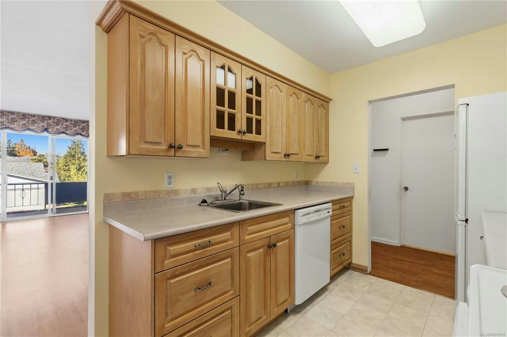 207-9560 Fifth Street - 3