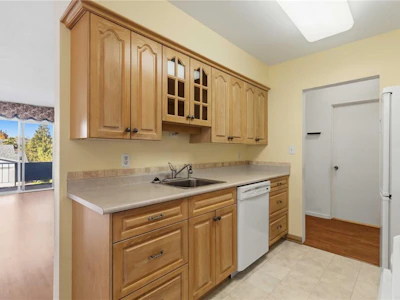 207-9560 Fifth Street - 3