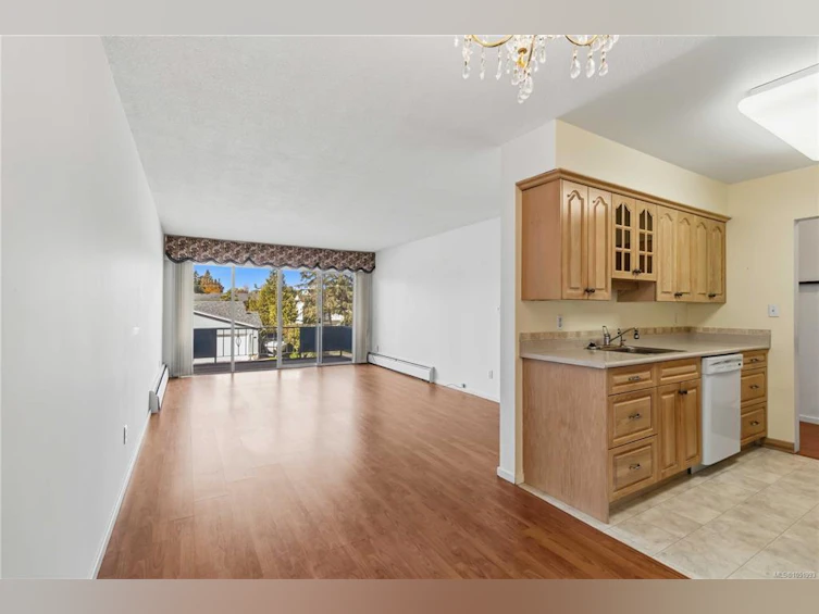 207-9560 Fifth Street, Sidney, BC, V8L 2W5 - 4