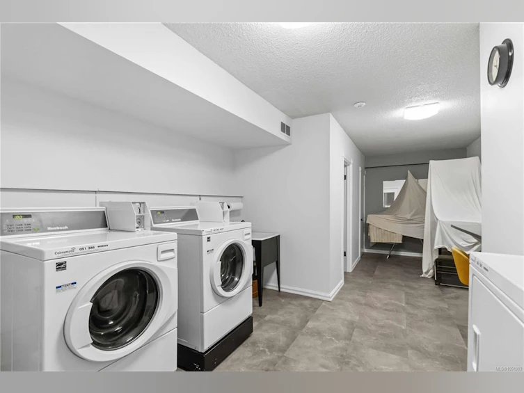 207-9560 Fifth Street, Sidney, BC, V8L 2W5 - 18