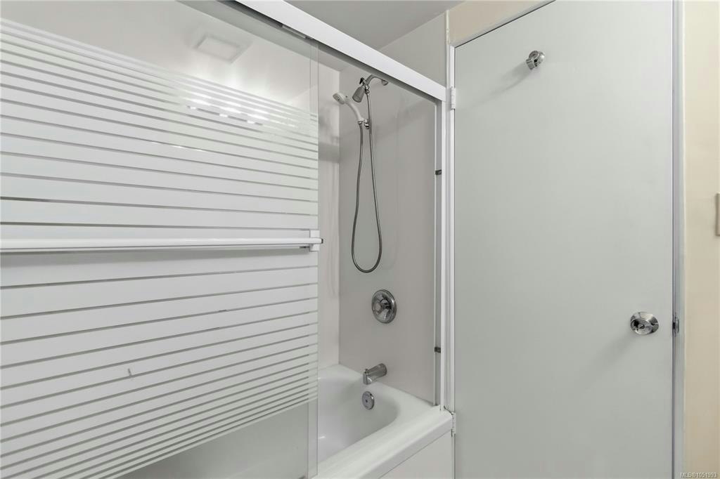 207-9560 Fifth Street, Sidney, BC, V8L 2W5 - 8