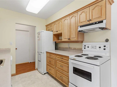 207-9560 Fifth Street - 2