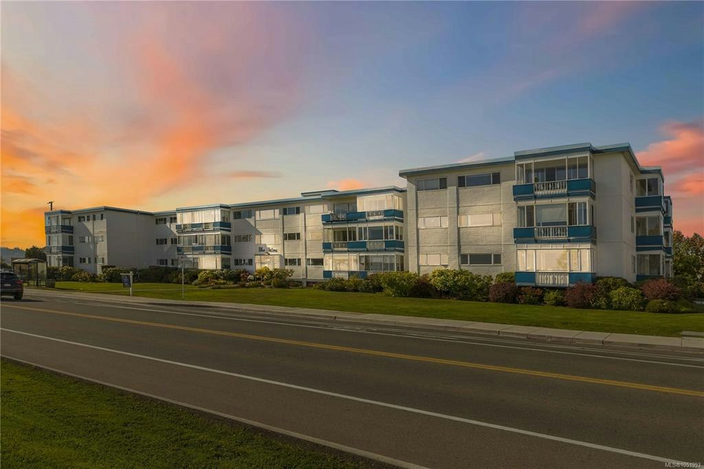 207-9560 Fifth Street, Sidney, BC, V8L 2W5