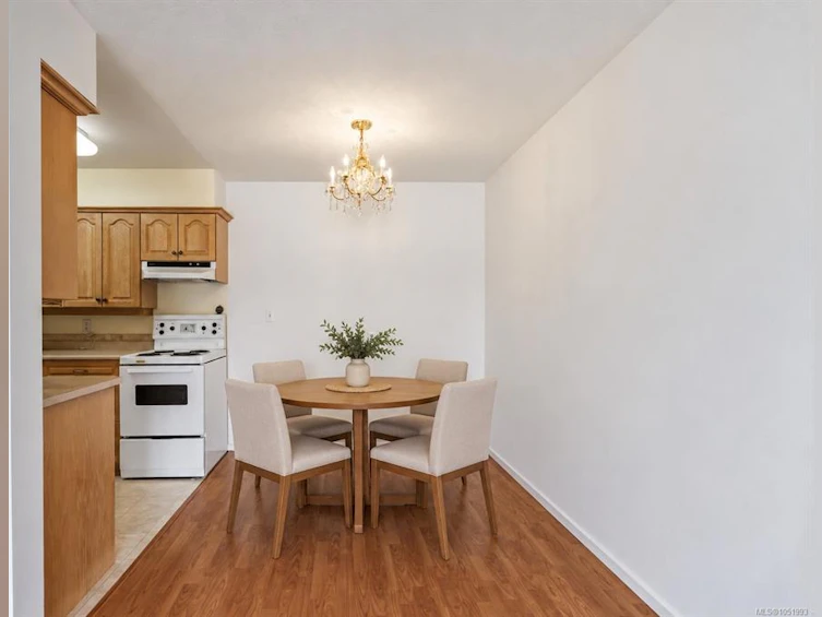 207-9560 Fifth Street, Sidney, BC, V8L 2W5 - 7