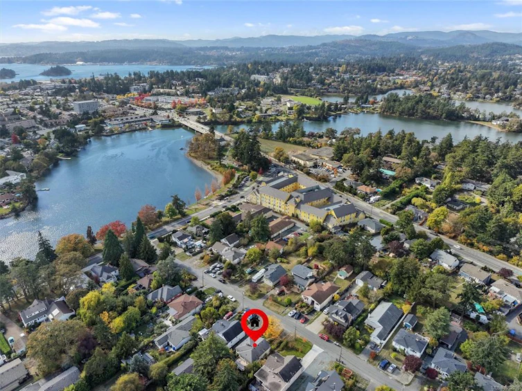 2825 Rockwell Avenue, Saanich, BC, V9A 2M8 - 3