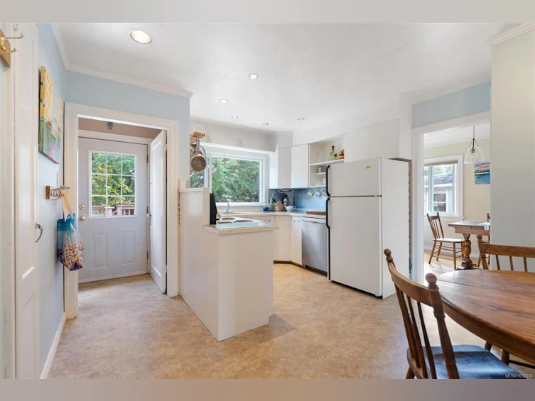 2825 Rockwell Avenue, Saanich, BC, V9A 2M8 - 9