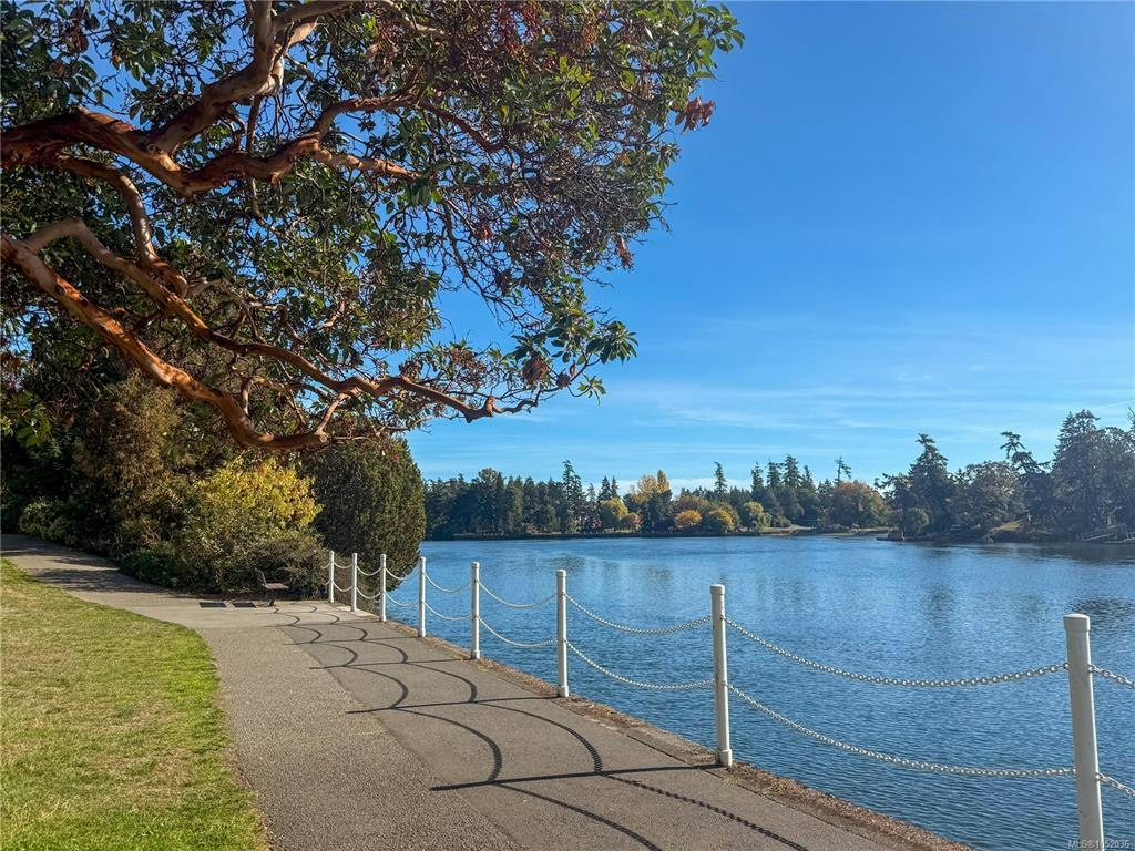 2825 Rockwell Avenue, Saanich, BC, V9A 2M8 - 39