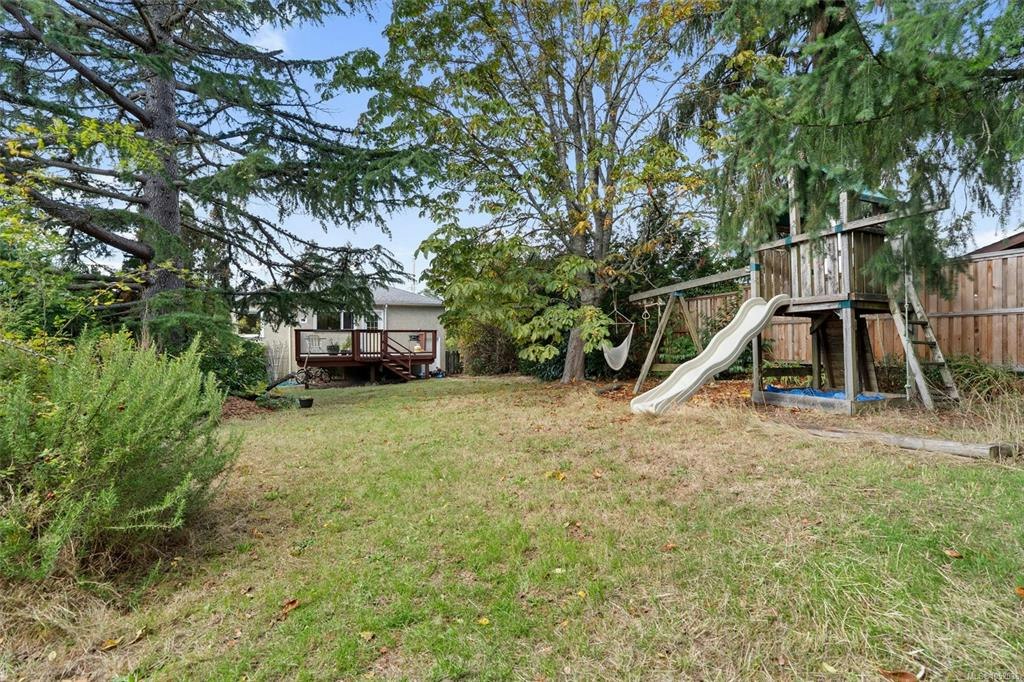 2825 Rockwell Avenue, Saanich, BC, V9A 2M8 - 31