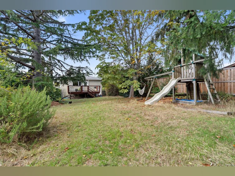 2825 Rockwell Avenue, Saanich, BC, V9A 2M8 - 31