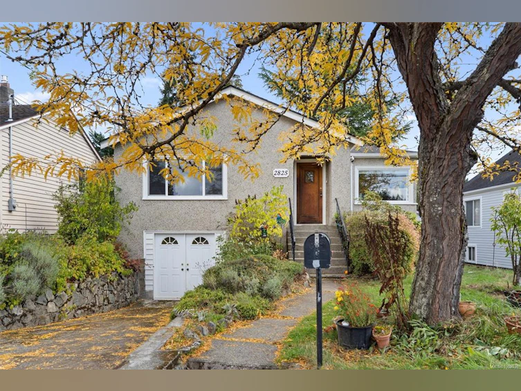 2825 Rockwell Avenue, Saanich, BC, V9A 2M8