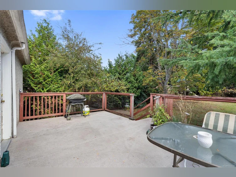 2825 Rockwell Avenue, Saanich, BC, V9A 2M8 - 30