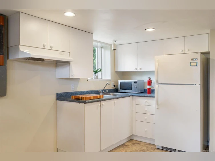 2825 Rockwell Avenue, Saanich, BC, V9A 2M8 - 19