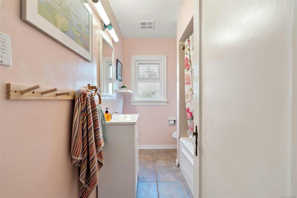 2825 Rockwell Avenue, Saanich, BC, V9A 2M8 - 13