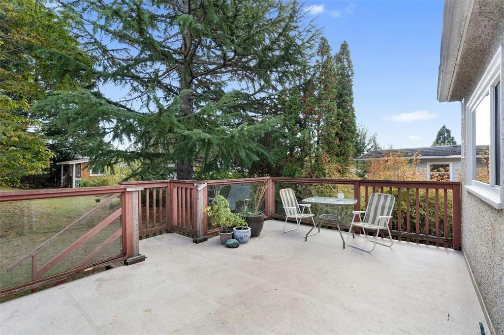 2825 Rockwell Avenue, Saanich, BC, V9A 2M8 - 29