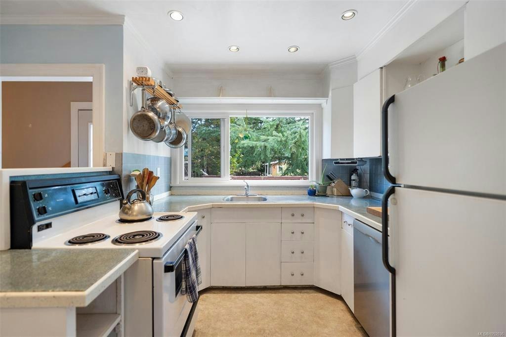 2825 Rockwell Avenue, Saanich, BC, V9A 2M8 - 8