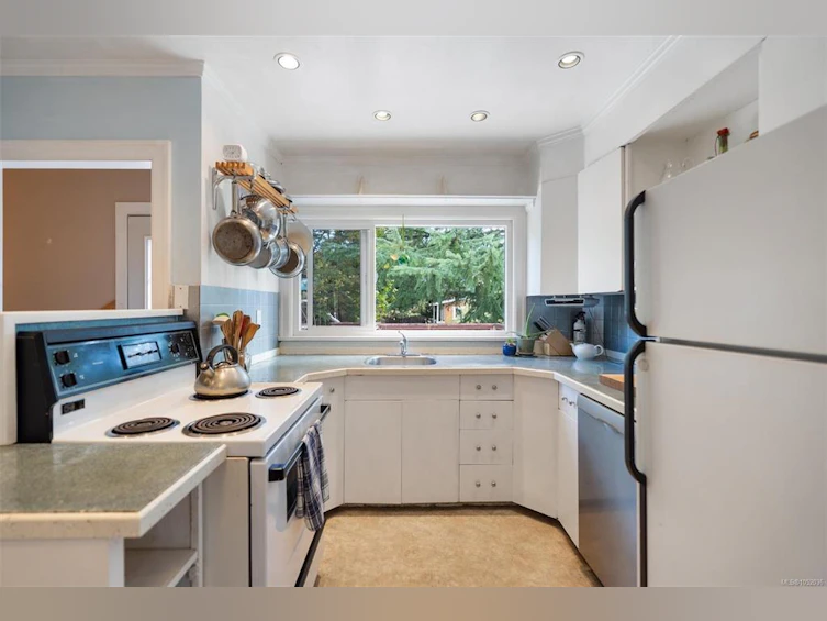 2825 Rockwell Avenue, Saanich, BC, V9A 2M8 - 8
