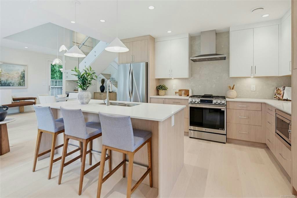 1-920 Island Road, Oak Bay, BC, V8S 2T9