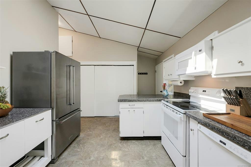 8508 Emard Terrace, North Saanich, BC, V8L 1K3 - 23