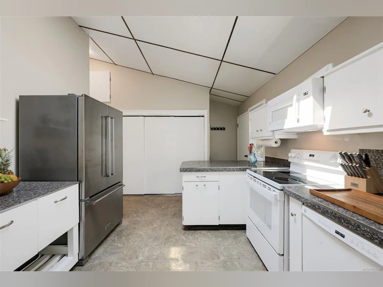 8508 Emard Terrace, North Saanich, BC, V8L 1K3 - 23