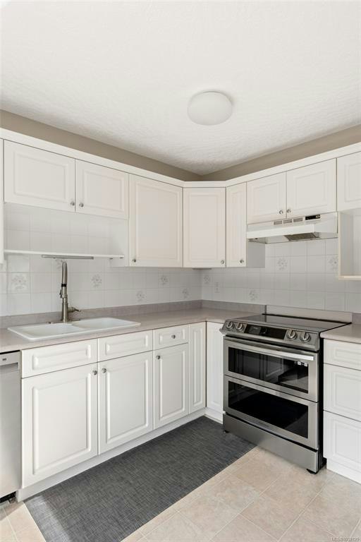 304-9993 Fourth Street, Sidney, BC, V8L 2Z6 - 10