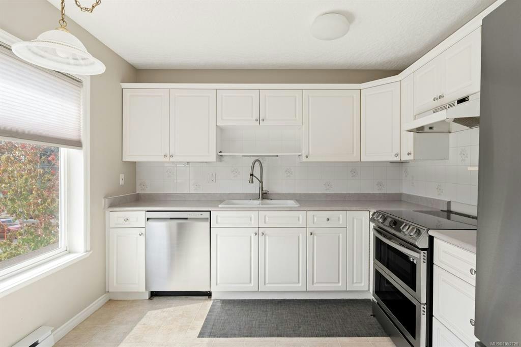 304-9993 Fourth Street, Sidney, BC, V8L 2Z6 - 9