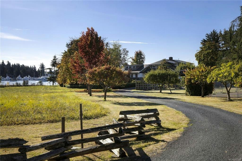 10814 Beach Road, North Saanich, BC, V8L 5H6 - 39