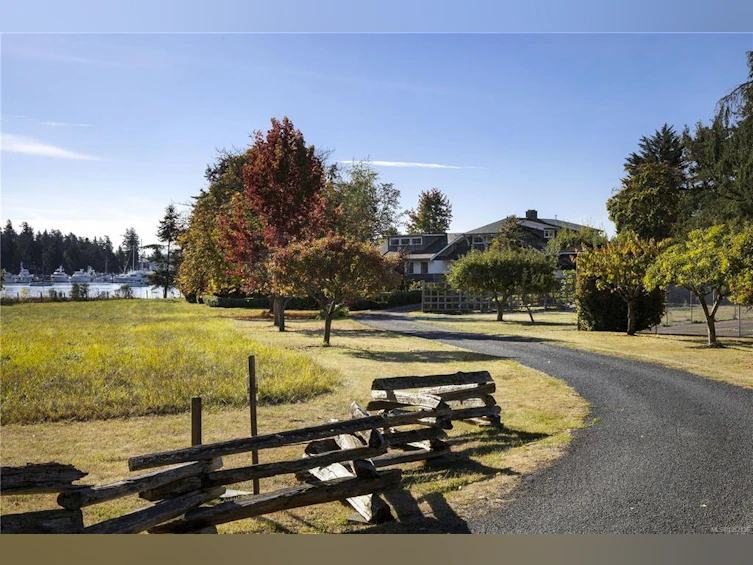 10814 Beach Road, North Saanich, BC, V8L 5H6 - 39
