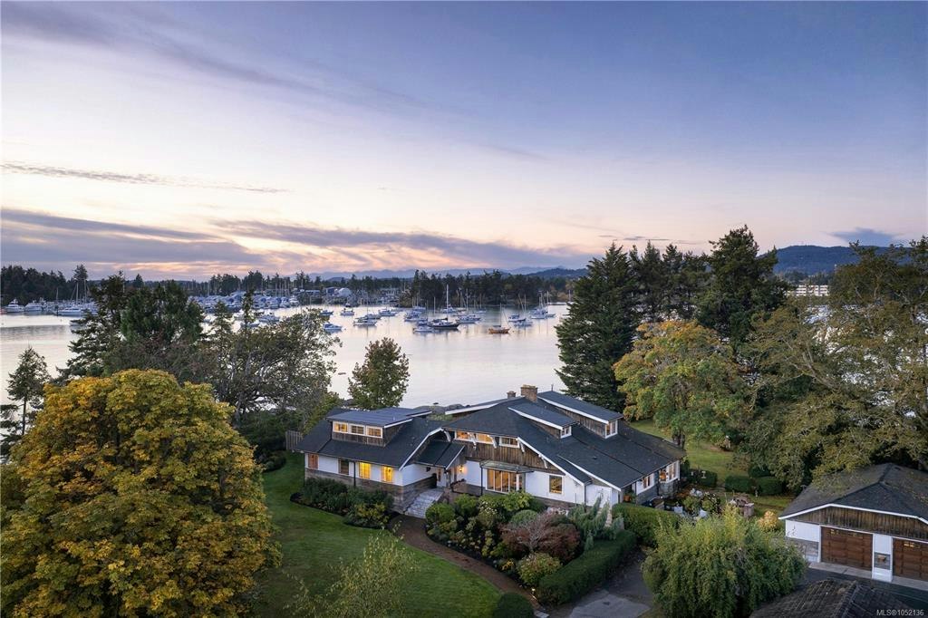 10814 Beach Road, North Saanich, BC, V8L 5H6 - 3