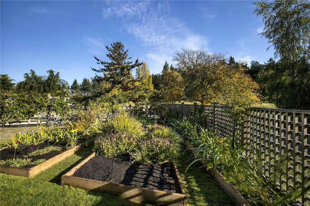 10814 Beach Road, North Saanich, BC, V8L 5H6 - 35