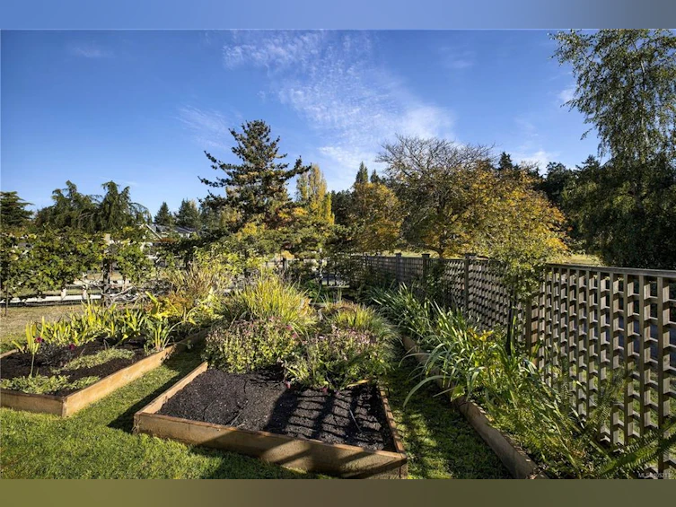 10814 Beach Road, North Saanich, BC, V8L 5H6 - 35