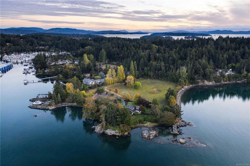 10814 Beach Road, North Saanich, BC, V8L 5H6