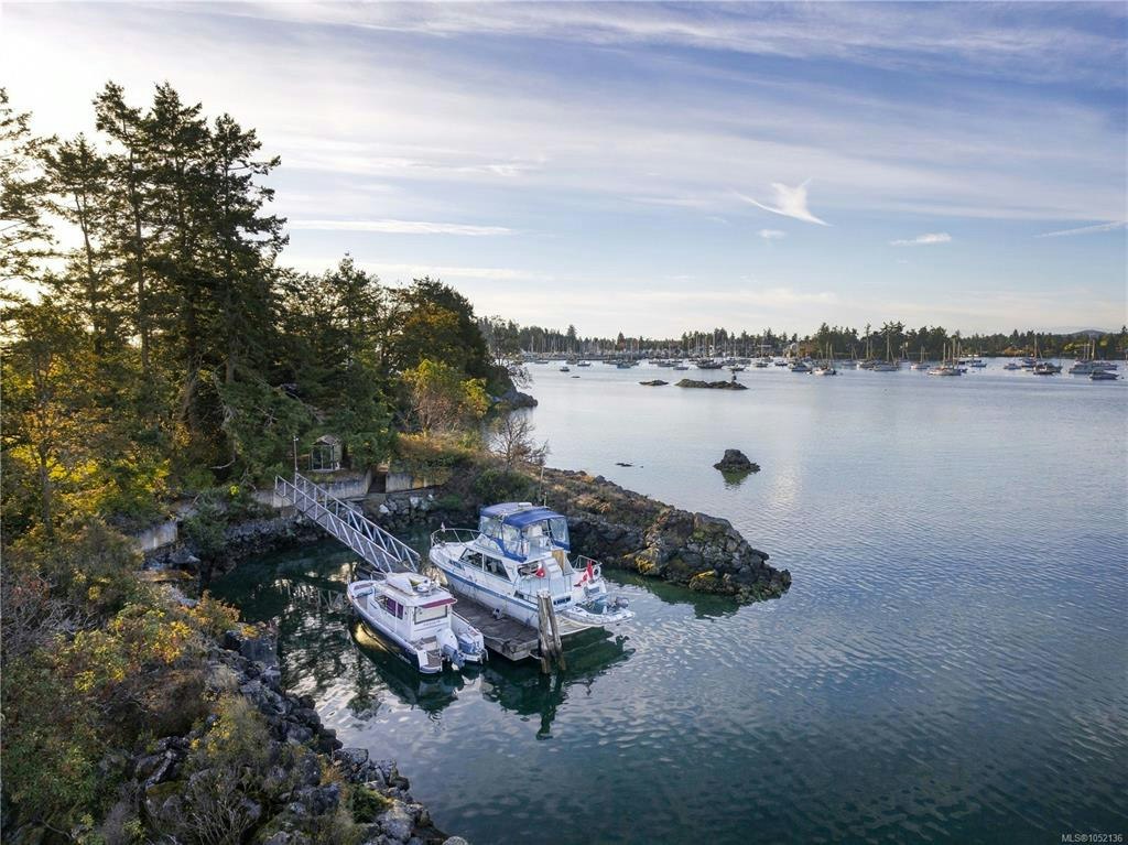 10814 Beach Road, North Saanich, BC, V8L 5H6 - 4