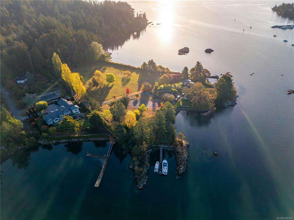 10814 Beach Road, North Saanich, BC, V8L 5H6 - 2