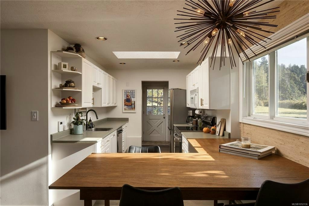 10814 Beach Road, North Saanich, BC, V8L 5H6 - 33