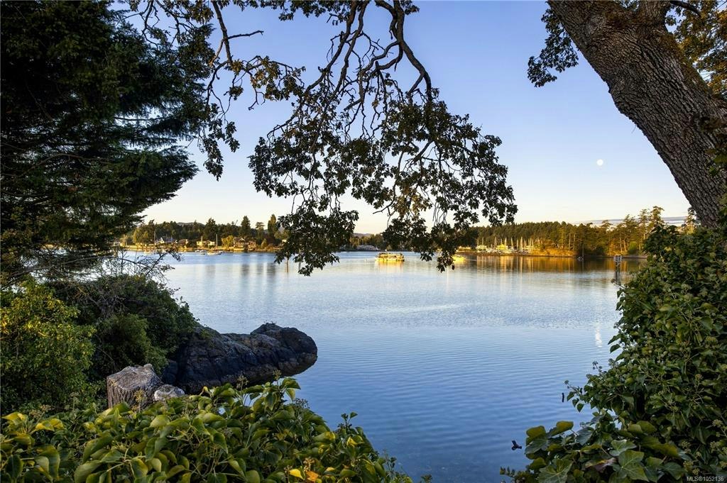 10814 Beach Road, North Saanich, BC, V8L 5H6 - 36
