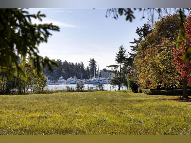 10814 Beach Road, North Saanich, BC, V8L 5H6 - 40
