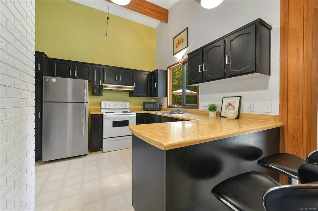 7036 Con Ada Road, Central Saanich, BC, V8M 1E7 - 10