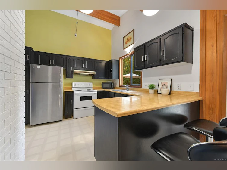 7036 Con Ada Road, Central Saanich, BC, V8M 1E7 - 10