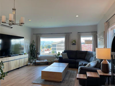 102C-3800 Burde Street - 4