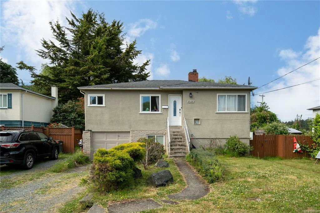 1203 Pearce Crescent, Saanich, BC, V8X 3S8