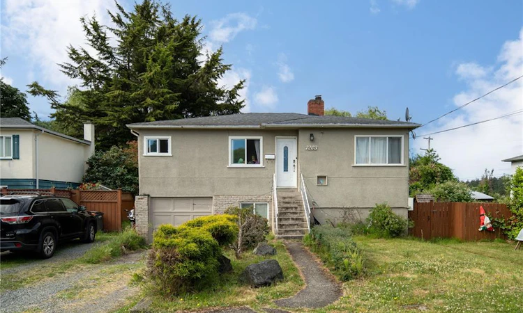 1203 Pearce Crescent
