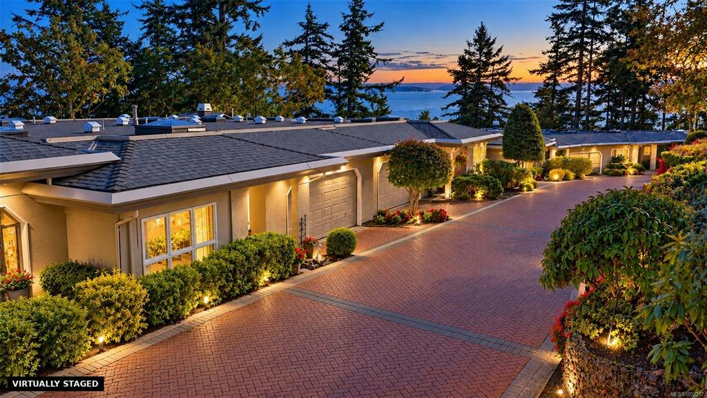 10-942 Boulderwood Rise, Saanich, BC, V8Y 3H5