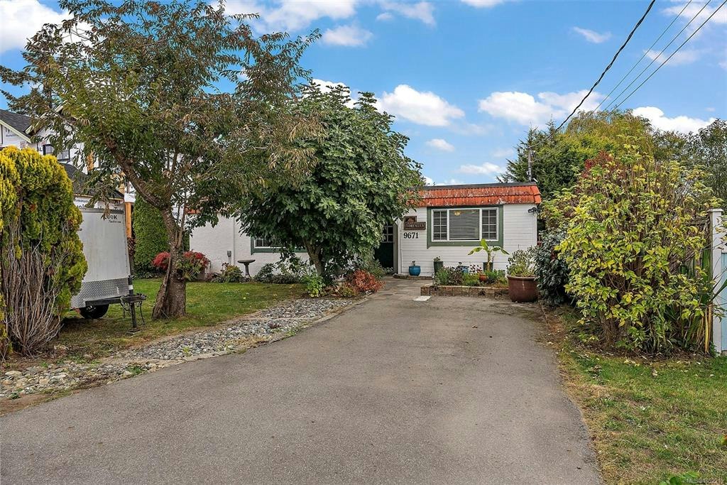 9671 Sixth Street, Sidney, BC, V8L 2W4