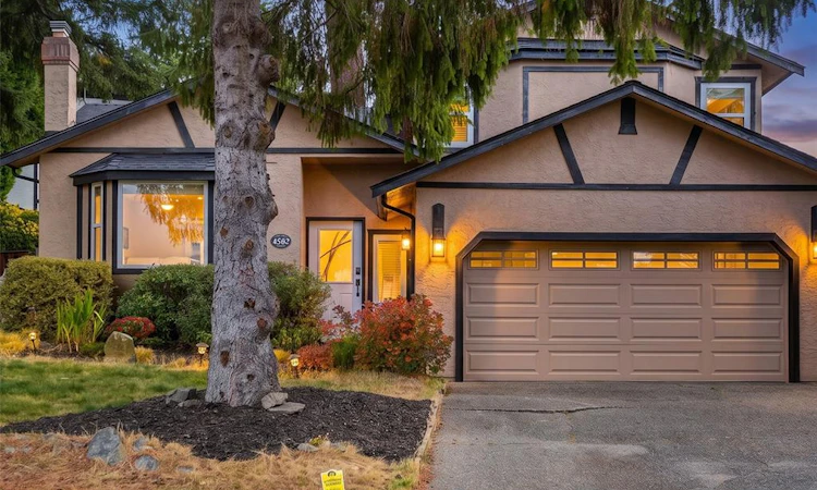 4207 Leaf Hill Green